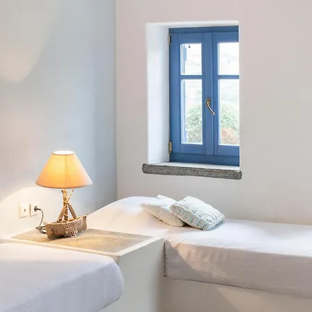 Daire Blue Window House *